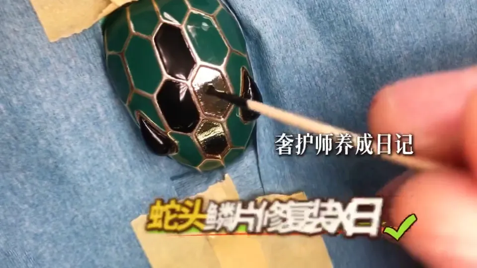 Xiaozhen learns to repair a Bulgari snakehead clasp